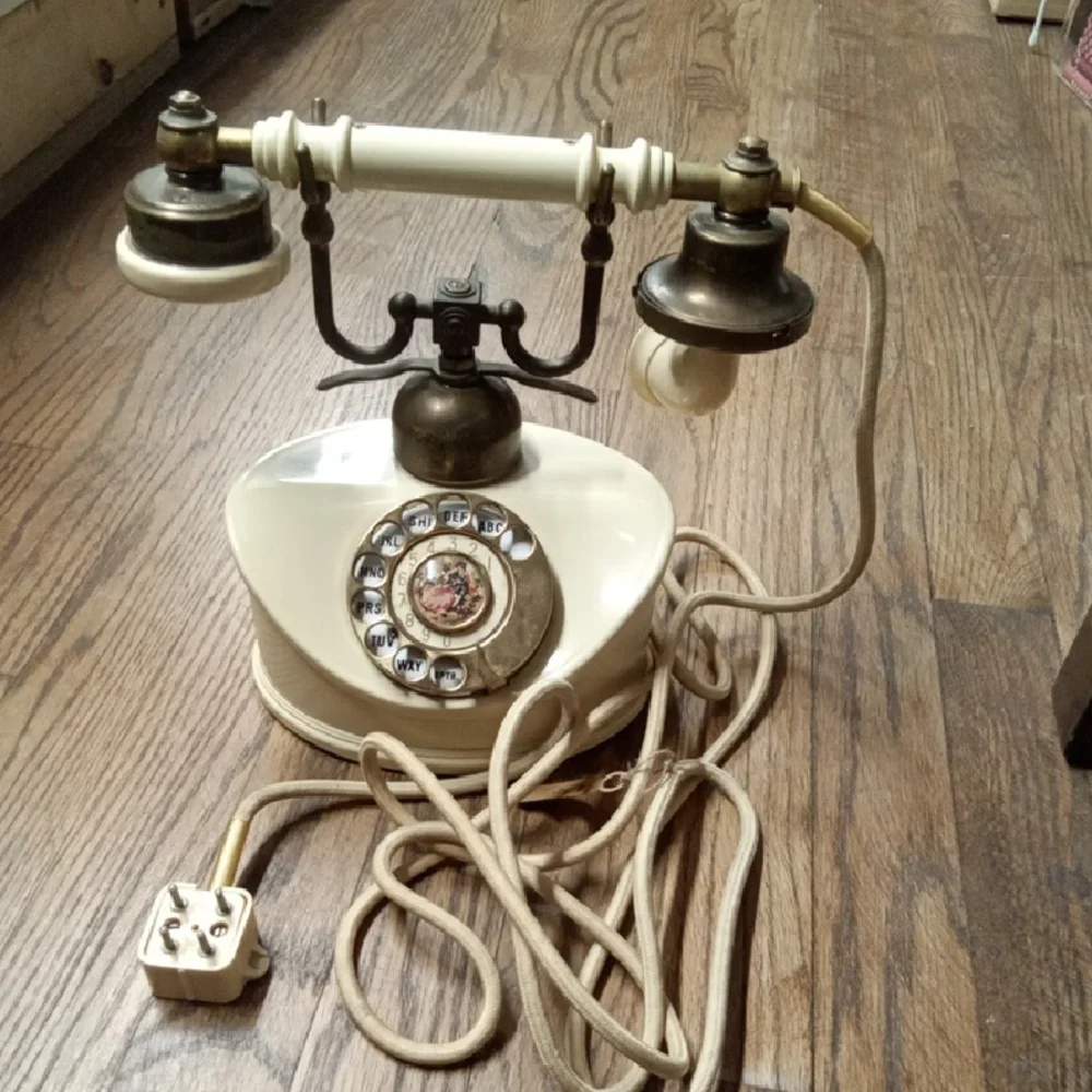 Vitage Telephone